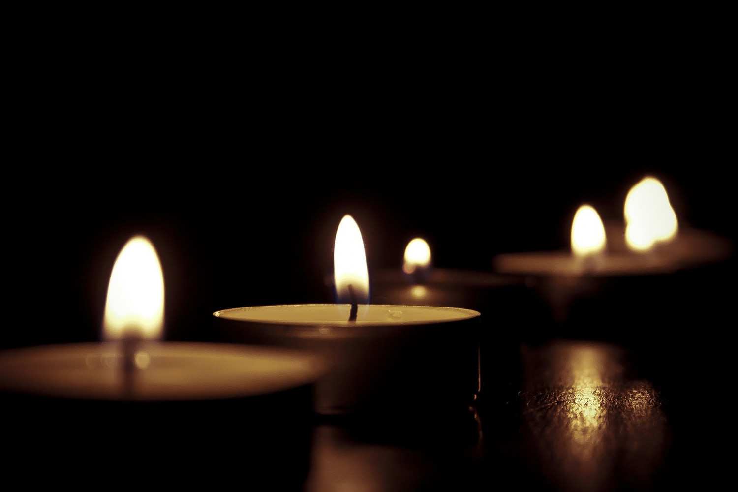 image of tealight candles 